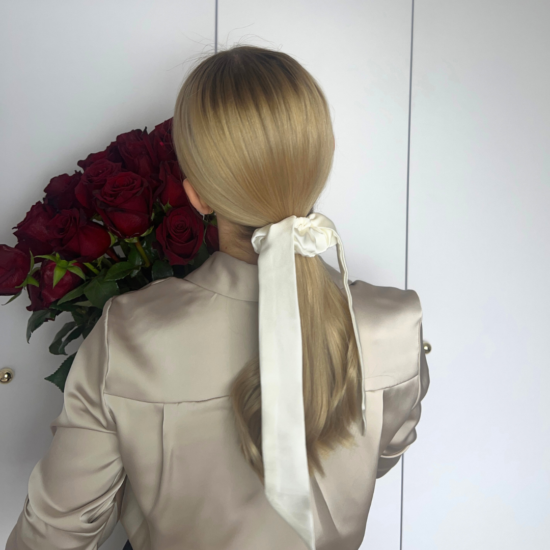 Scrunchie z kokardą 2w1 - mleczna biel