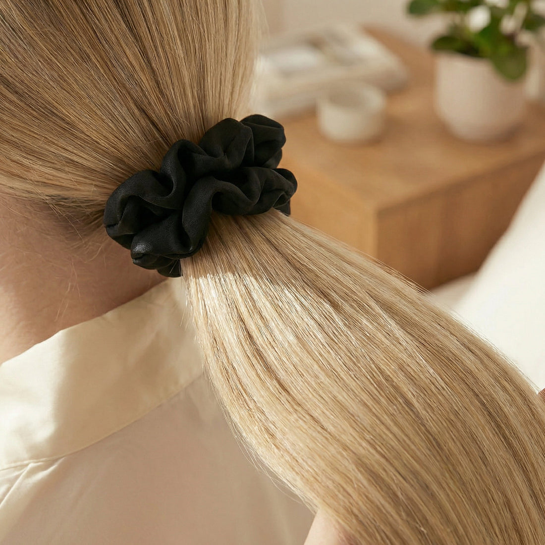 rozjaśniane włosy, jedwabna gumka, zdrowe włosy, zniszczone końcówki