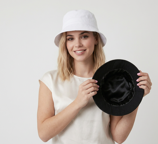 Bucket Hat z jedwabną podszewką – modny kapelusz, który dba o włosy