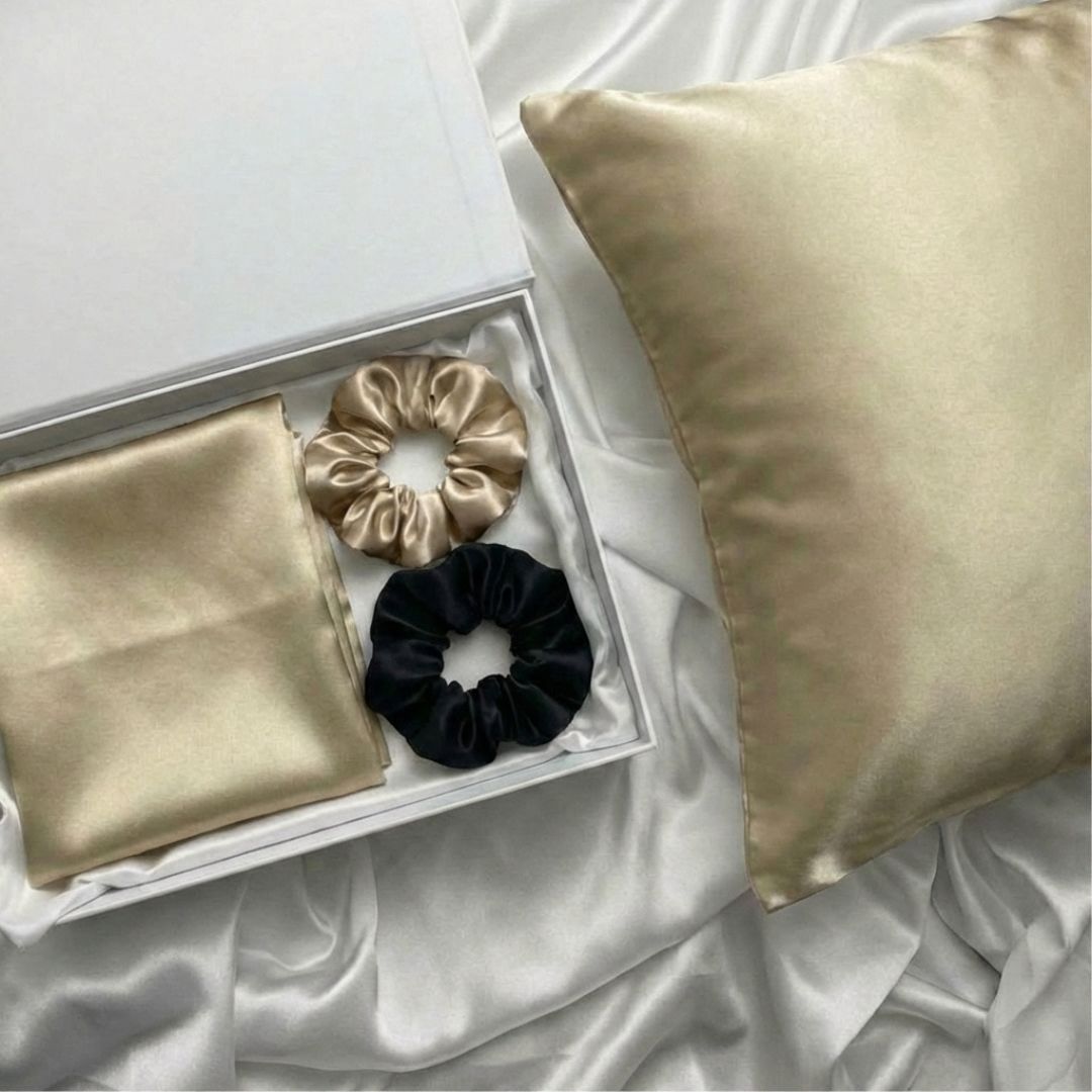 zestaw prezentowy jedwabna poszewka na poduszkę i jedwabne gumki do włosów