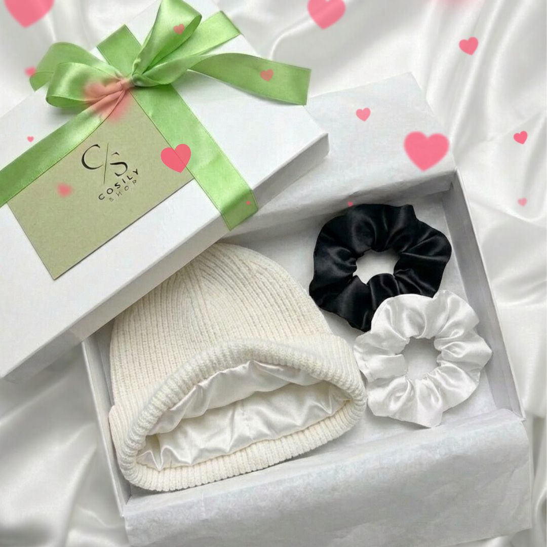 zestaw prezentowy czapka z jedwabną podszewką i jedwabne gumki do włosów w eleganckim pudełku gotowe do wręczenia