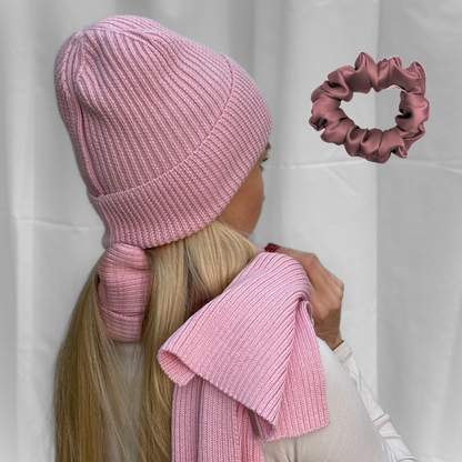 zestaw wełniana czapka zimowa merino z szalikiem z wełny merino i jedwabną gumką do włosów w eleganckim pudełku