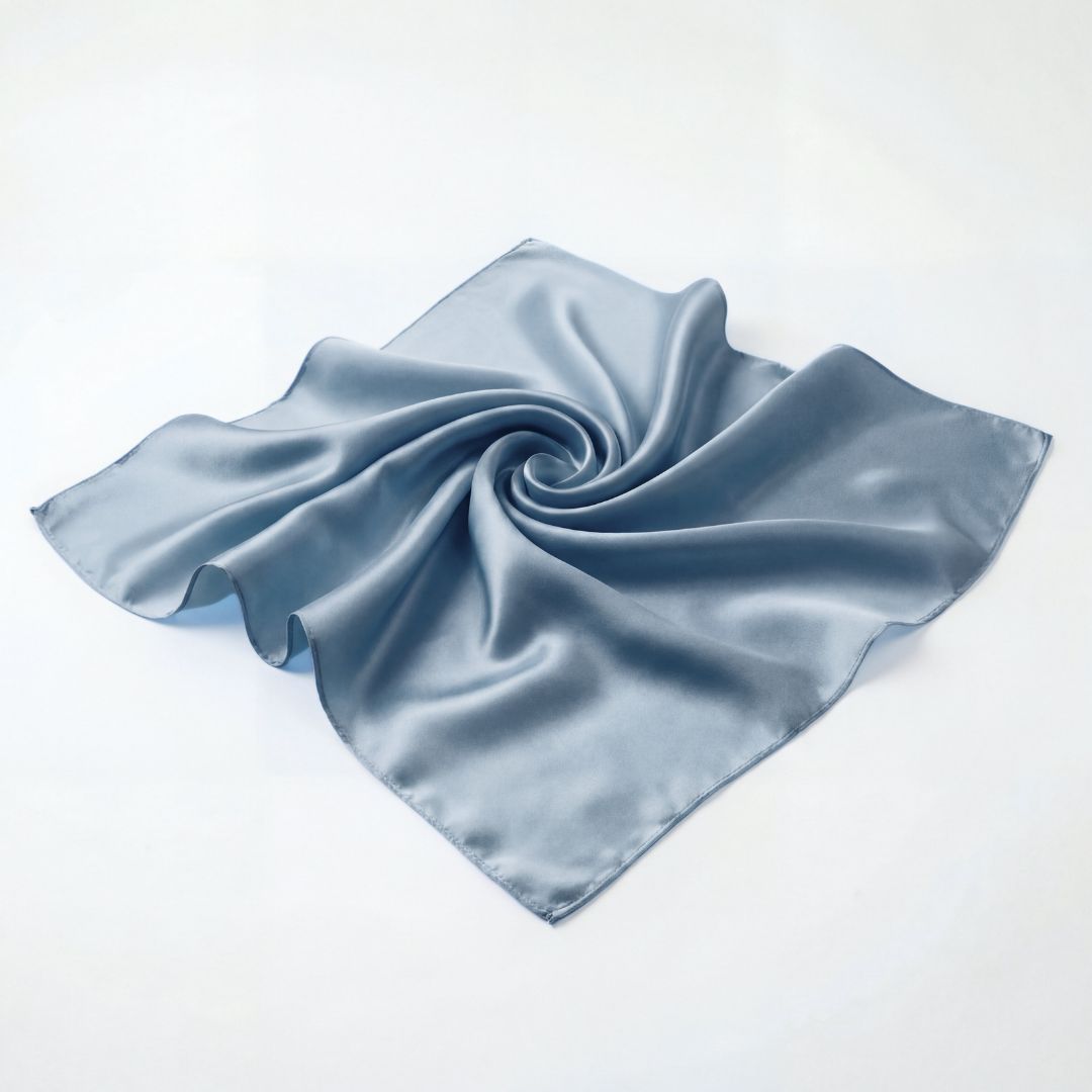 jedwabna apaszka niebieska błękitna baby blue